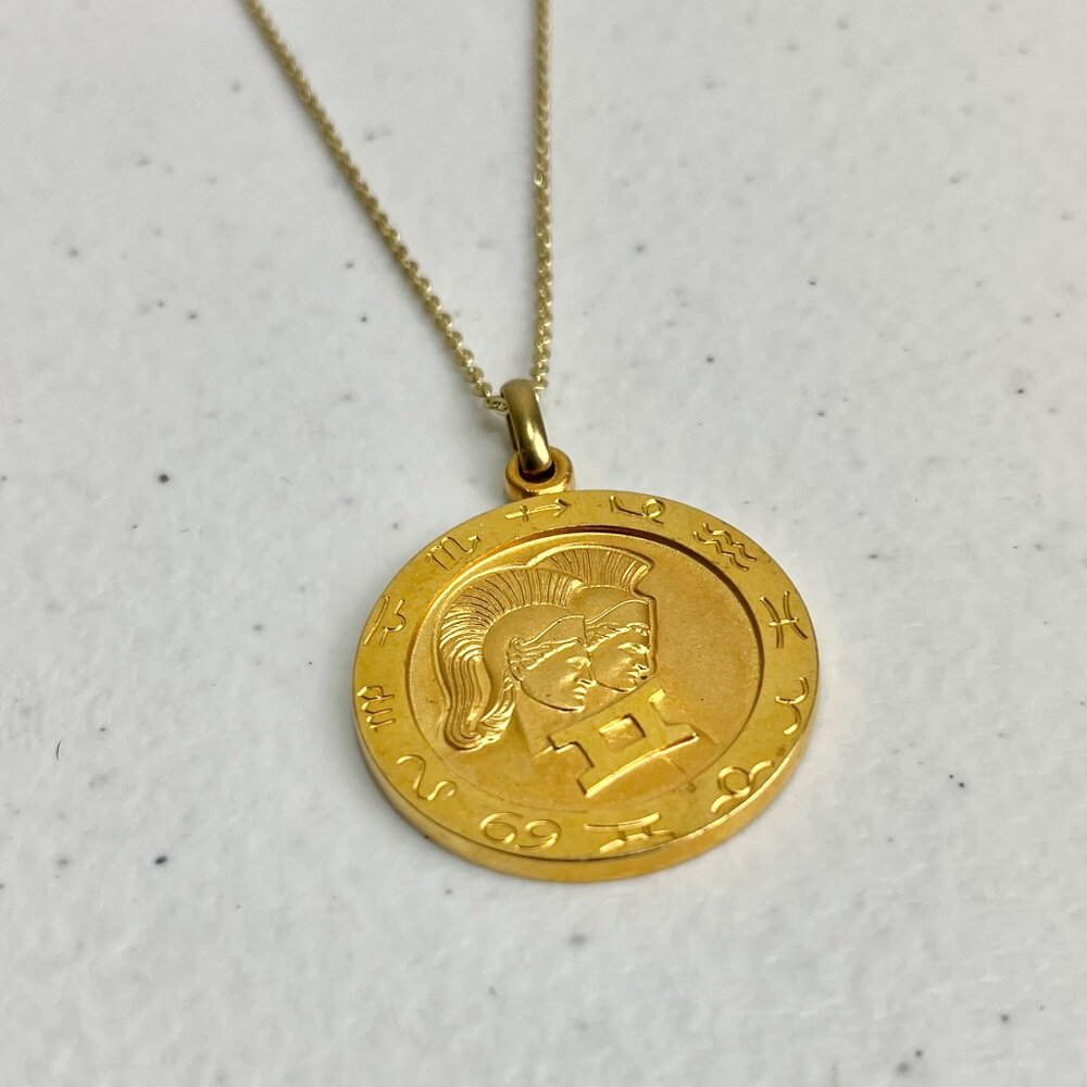 Vintage Gemini Necklace Zodiac Pendant Gold Tone Coin Medallion Astrology 19in
